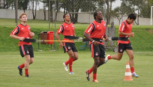 Trabalhando forte no CT do Cajú