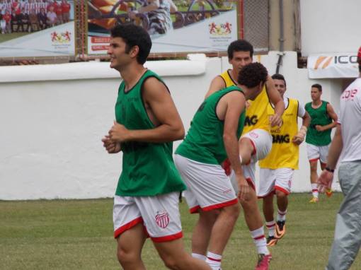 Lucas no treino do Villa/MG - 2014